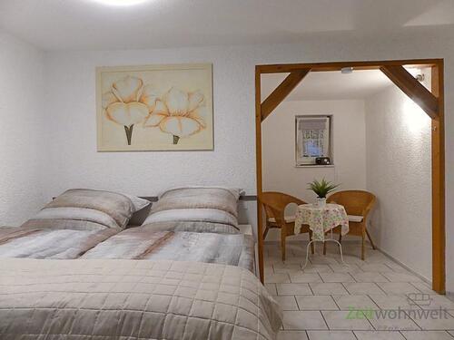 Boxspringbett und Sitzecke - 