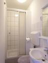 kleines Bad mit Dusche - Etagenwohnung mit 18,00 m&sup2; in Meiningen zur Miete
