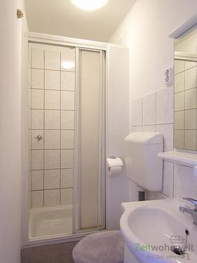 kleines Bad mit Dusche - Etagenwohnung mit 18,00 m&sup2; in Meiningen zur Miete