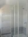 Glasdusche und Handtuchheizkörper - 