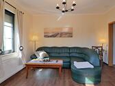 grünes Wohnzimmersofa - 2 Zimmer Etagenwohnung zur Miete in Dresden