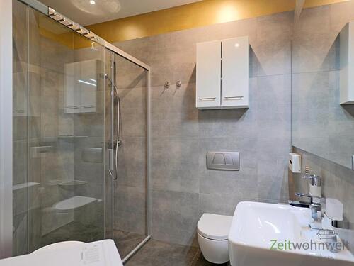 Bad mit bodentiefer Dusche - 