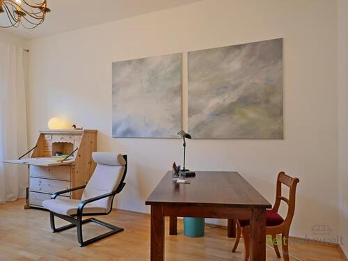 Schreibtisch - 2 Zimmer Etagenwohnung in Dresden