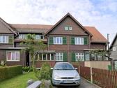 Vorgarten und PKW-Stellplatz - 
