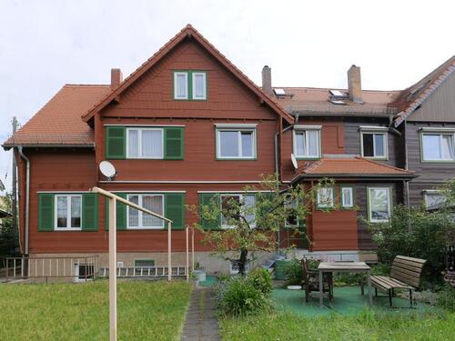 Blick vom Garten - (EF1141_M) Dresden: Briesnitz, möbliertes Holzhaus mit Garten und PKW-Stellplatz