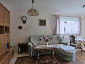 Blick ins Wohnzimmer - 2 Zimmer Etagenwohnung in Dresden