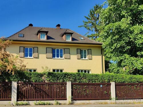 Außenansicht - (EF1006_M) Dresden: Radebeul, neu möblierte 2-Zimmer-Wohnung in schöner Villa, Sitzecke, separater Hauseingang, WLAN