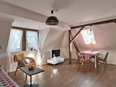 Blick ins Wohnzimmer - 2 Zimmer Etagenwohnung zur Miete in Radebeul