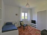 Bett, TV und Kleiderschrank - (EF0901_M) Kassel-Stadt: Fasanenhof, neu möbliertes Zi. in 2er-WG, WLAN, Garten-Sitzecke, Grundreinigung inkl.