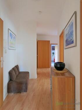 großer Wohnungsflur - 