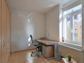 Blick zum Schreibtisch - 
