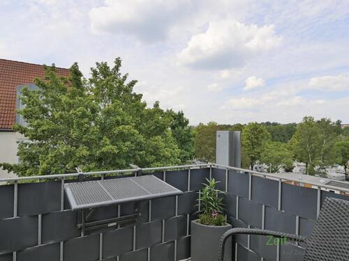 Blick vom Balkon - Etagenwohnung mit 44,00 m&sup2; in Dresden zur Miete