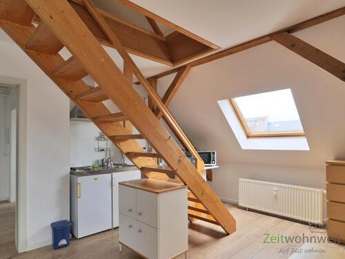 Innentreppe im Wohnzimmer - 3 Zimmer Etagenwohnung in Halle (Saale)