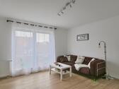 Sofa im Wohnzimmer - (EF1237_M) Dresden: Langebrück, preiswertes möbliertes Apartment für Einzelperson in ruhiger Ortsrandlage