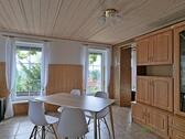 Esstisch im Wohnzimmer - 2 Zimmer Etagenwohnung zur Miete in Dresden