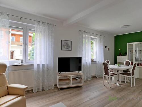 Blick ins Wohnzimmer - (EF0820_M) Kassel-Stadt: Oberzwehren, neu möblierte 2-Zimmer-Wohnung mit Terrasse, WLAN, PKW-Stellplatz