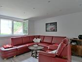 Ecksofa und Sessel - (EF0822_M) Eisenach: Wutha-Farnroda, moderne möblierte Wohnung über zwei Etagen, sep. Hauseingang, Terrasse, WLAN