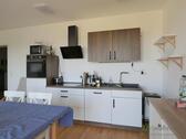 Blick zur Einbauküche - 2 Zimmer Etagenwohnung zur Miete in Weimar