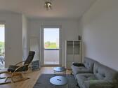Sofa und TV-Sessel - 2 Zimmer Etagenwohnung in Weimar