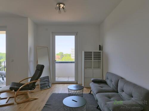 Sofa und TV-Sessel - 2 Zimmer Etagenwohnung in Weimar