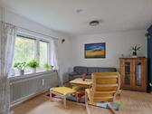 Blick ins Wohnzimmer - (EF1211_M) Kassel-Stadt: Niederzwehren, möbliertes Reihen-Endhaus mit Garten