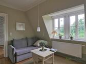 Couch im Wohnzimmer - 2 Zimmer Etagenwohnung zur Miete in Dresden