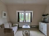Blick ins Wohnzimmer - (EF1176_M) Dresden: Äußere Neustadt, geschmackvoll möbliertes 2-Zimmer-Apartment in historischem Gebäude, WLAN