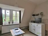 Kommode und TV - 2 Zimmer Etagenwohnung in Dresden
