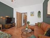 Blick zum TV und Flur - Etagenwohnung mit 50,00 m&sup2; in Halle (Saale) zur Miete