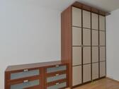Kleiderschrank und Kommode - 