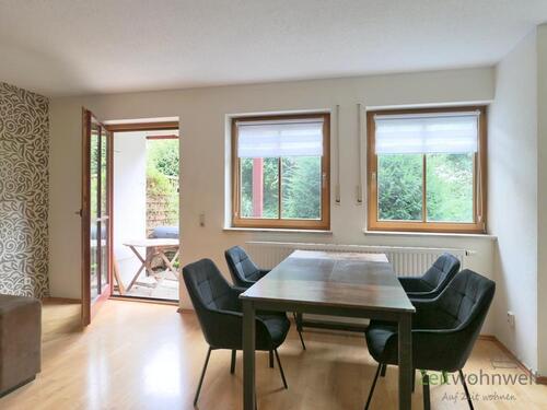 Esstisch vor dem Terrassenausgang - 2 Zimmer Etagenwohnung in Bannewitz