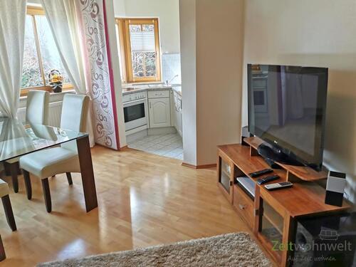 Blick zu Küche und TV - 2 Zimmer Etagenwohnung zur Miete in Bannewitz