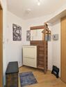 kleiner Wohnungsflur mit Garderobe - 