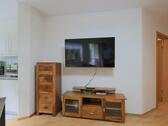Kommode und Wand-TV - 