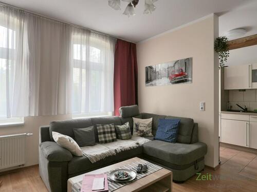 Eckcouch vor der Küche - 2 Zimmer Etagenwohnung zur Miete in Erfurt