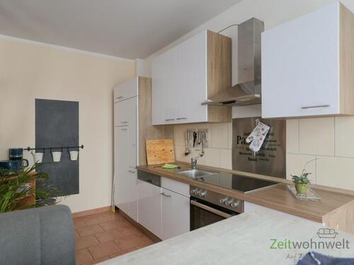 Blick zur Einbauküche - Etagenwohnung mit 56,00 m&sup2; in Erfurt zur Miete