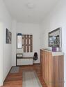 Wohnungsflur mit Garderobe - 