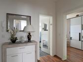 Flurblick zu Bad und Schlafzimmer - 