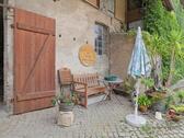 eine der vielen Sitzecken im Innenhof - 