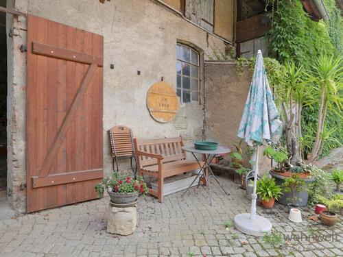 eine der vielen Sitzecken im Innenhof - 
