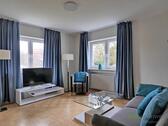 Blick ins Wohnzimmer - (EF0930_M) Kassel-Stadt: Bad Wilhelmshöhe, möblierte 3-Zimmer-Wohnung mit Parkettböden, WLAN und Waschmaschine