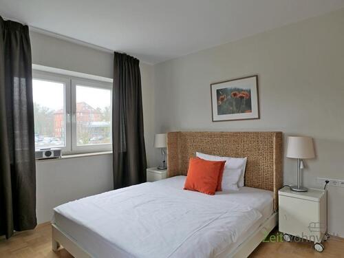 Doppelbett im Schlafzimmer - Etagenwohnung mit 54,00 m² in Kassel zur Miete