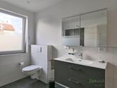 Waschtisch und WC - 