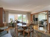 Esstisch im großen Wohnzimmer - 2 Zimmer Etagenwohnung in Kassel