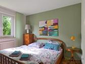 Doppelbett im Schlafzimmer - 2 Zimmer Etagenwohnung zur Miete in Kassel