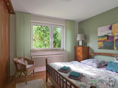 Blick ins Schlafzimmer - (EF1408_M) Kassel-Stadt: PhilippinenhofWarteberg, großzügige möblierte 2-Zimmer-Wohnung mit Garten