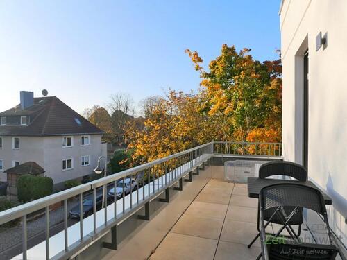 ein Herbstmorgen auf dem Balkon - 