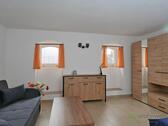 Blick in den Wohnraum - (EF1226_M) Dresden: Radebeul, preiswertes Souterrain-Apartment mit separatem Eingang in denkmalgeschützter Villa