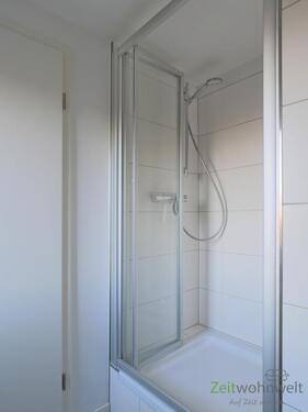 Dusche hinter der Tür - 
