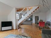 Blick zuTV und Innentreppe - 